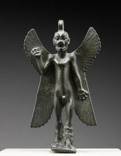 Load image into Gallery viewer, Sumerian Pazuzu demon Sculpture www.Neo-Mfg.com home decor 7.87"
