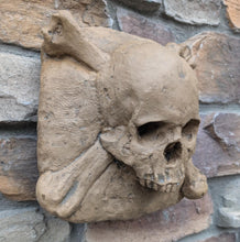 Load image into Gallery viewer, Cross bones &amp; Skull Sculpture www.NEO-MFG.com
