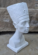 Load image into Gallery viewer, Egyptian Nefertiti Sculptural bust statue relief www.Neo-Mfg.com
